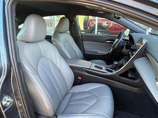 2021 Toyota Avalon Hybrid XLE