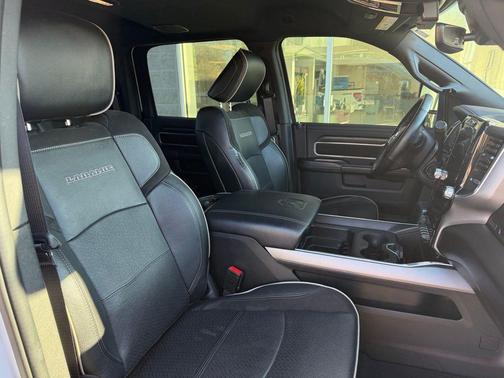 2024 RAM 2500 Laramie Crew Cab 4x4 6'4' Box