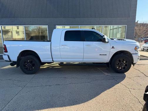 2024 RAM 2500 Laramie Crew Cab 4x4 6'4' Box