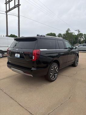 AGATE BLACK METALLIC 2026 Ford Expedition Platinum