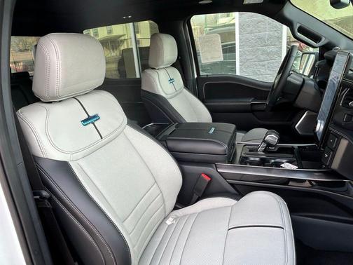 2023 Ford F-150 Lightning Platinum