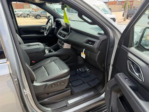 Sterling Metallic 2024 GMC Yukon XL SLT