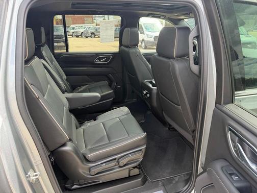 Sterling Metallic 2024 GMC Yukon XL SLT