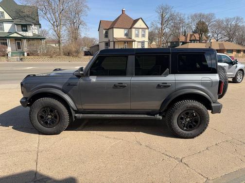 CARBONIZED GRAY METALLIC 2024 Ford Bronco Wildtrak