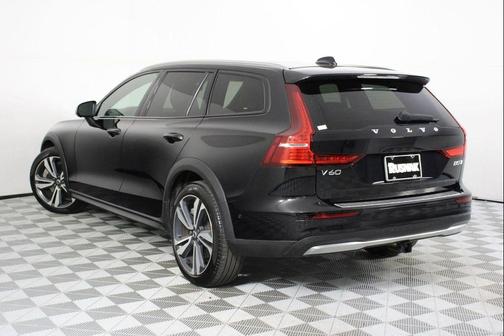 2023 Volvo V60 Cross Country B5 Plus