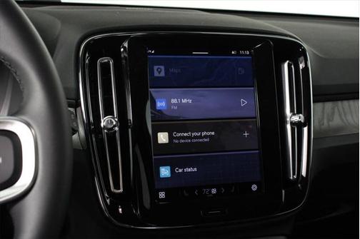 2025 Volvo XC40 B5 Ultra Bright Theme