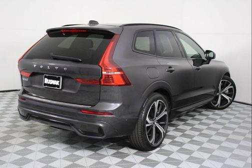 2022 Volvo XC60 Recharge Plug-In Hybrid T8 R-Design