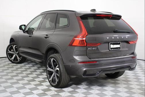 2022 Volvo XC60 Recharge Plug-In Hybrid T8 R-Design