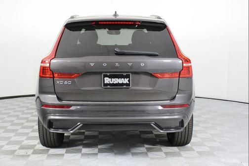 2022 Volvo XC60 Recharge Plug-In Hybrid T8 R-Design