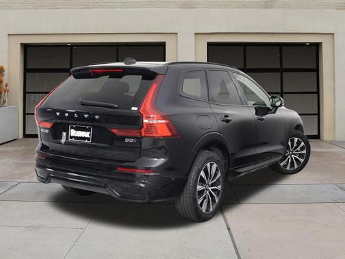 Onyx Black Metallic 2025 Volvo XC60 B5 Plus