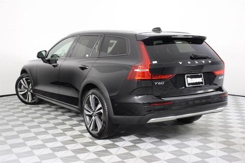 2023 Volvo V60 Cross Country B5 Plus