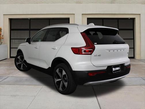 2025 Volvo XC40 B5 Core Bright Theme