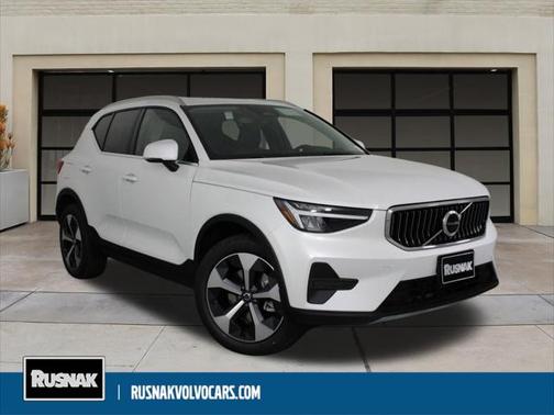 2025 Volvo XC40 B5 Core Bright Theme
