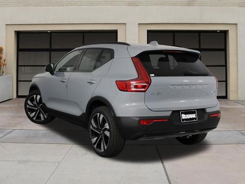 Vapour Grey Metallic 2026 Volvo XC40 Ultra, B5 AWD Gas (mild hybrid), Dark