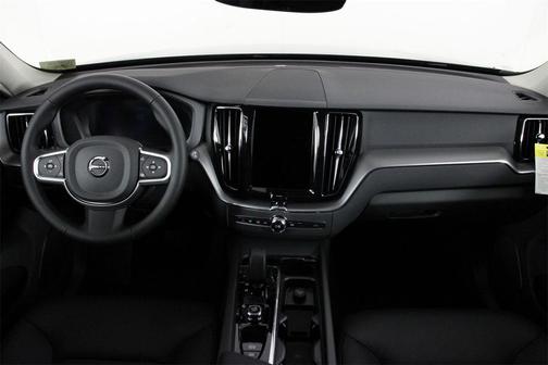 2025 Volvo XC60 B5 Core