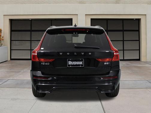 2025 Volvo XC60 B5 Core