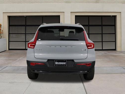 2026 Volvo XC40 B5 Ultra