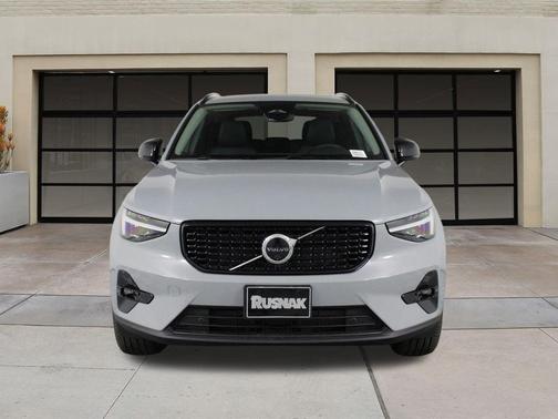 2026 Volvo XC40 B5 Ultra