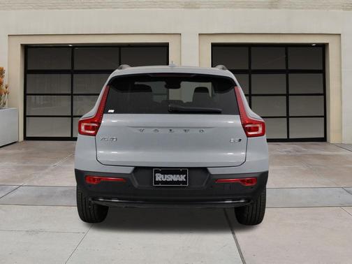 2026 Volvo XC40 B5 Ultra