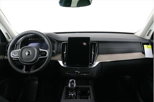 2025 Volvo XC90 B6 Core
