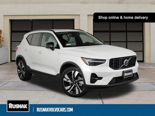 Crystal White 2026 Volvo XC40 Ultra, B5 AWD Gas (mild hybrid), Dark