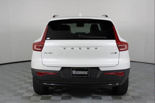 Crystal White 2026 Volvo XC40 Ultra, B5 AWD Gas (mild hybrid), Dark