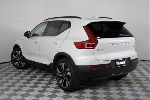 Crystal White 2026 Volvo XC40 Ultra, B5 AWD Gas (mild hybrid), Dark
