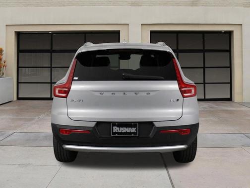 Silver Dawn Metallic 2023 Volvo XC40 B5 Ultimate Bright Theme