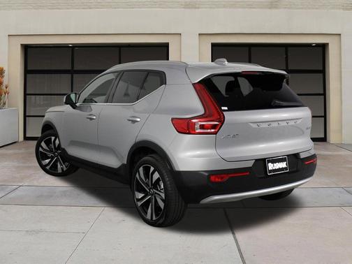 Silver Dawn Metallic 2023 Volvo XC40 B5 Ultimate Bright Theme