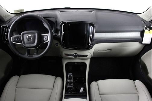 2026 Volvo XC40 Plus, B5 AWD Gas (mild hybrid), Dark