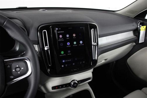 2026 Volvo XC40 Plus, B5 AWD Gas (mild hybrid), Dark