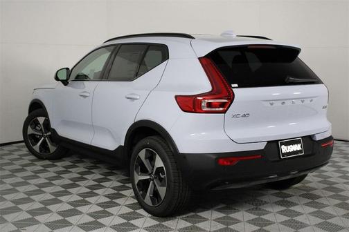 2026 Volvo XC40 Plus, B5 AWD Gas (mild hybrid), Dark