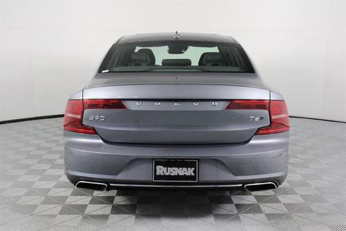 2019 Volvo S90 T6 Momentum