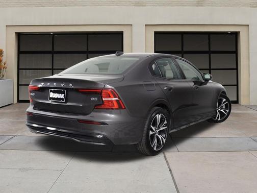 2025 Volvo S60 B5 Core