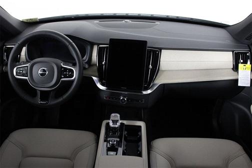 2026 Volvo XC90 B5 Core