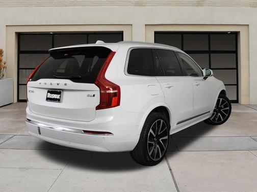 2023 Volvo XC90 B6 Plus 6-Seater