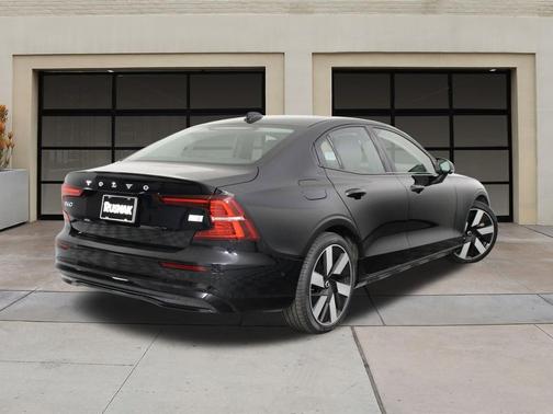 2023 Volvo S60 Recharge Plug-In Hybrid T8 Plus Dark Theme