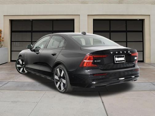 2023 Volvo S60 Recharge Plug-In Hybrid T8 Plus Dark Theme