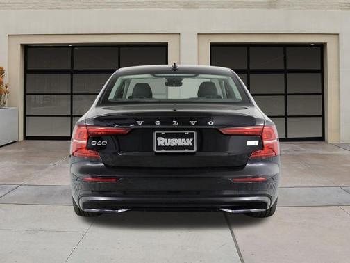 2023 Volvo S60 Recharge Plug-In Hybrid T8 Plus Dark Theme