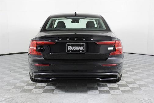 2023 Volvo S60 Recharge Plug-In Hybrid T8 Plus Dark Theme