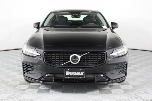 2023 Volvo S60 Recharge Plug-In Hybrid T8 Plus Dark Theme