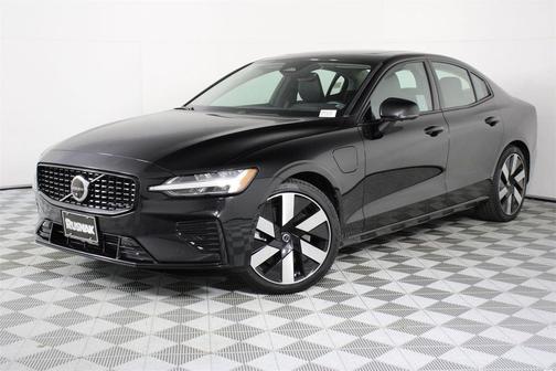 2023 Volvo S60 Recharge Plug-In Hybrid T8 Plus Dark Theme