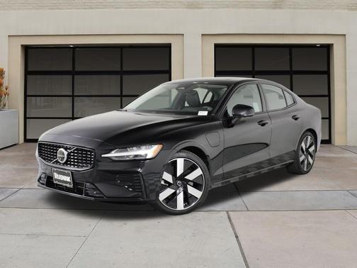 2023 Volvo S60 Recharge Plug-In Hybrid T8 Plus Dark Theme