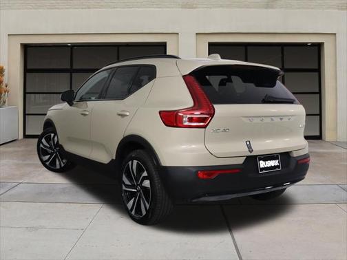 2025 Volvo XC40 Plus Dark Theme