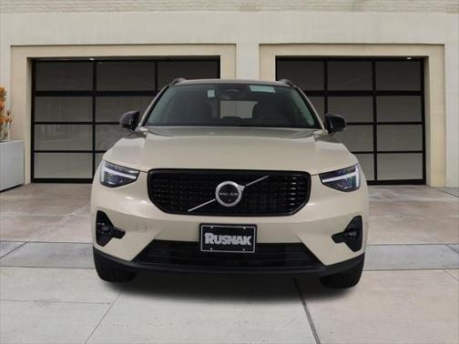 2025 Volvo XC40 Plus Dark Theme