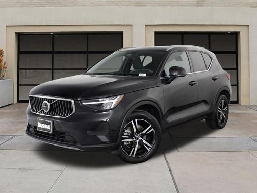 2025 Volvo XC40 B5 Core Bright Theme