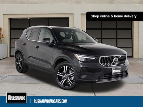 2025 Volvo XC40 B5 Core Bright Theme