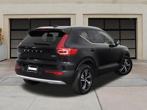 2025 Volvo XC40 B5 Core Bright Theme