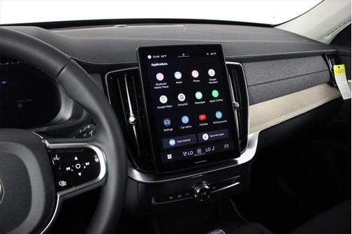 2025 Volvo XC90 Plug-In Hybrid T8 Core 7-Seater