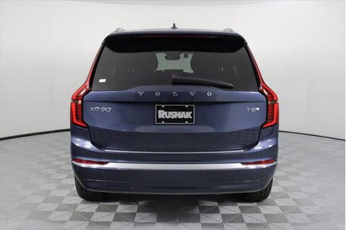 2025 Volvo XC90 Plug-In Hybrid T8 Core 7-Seater